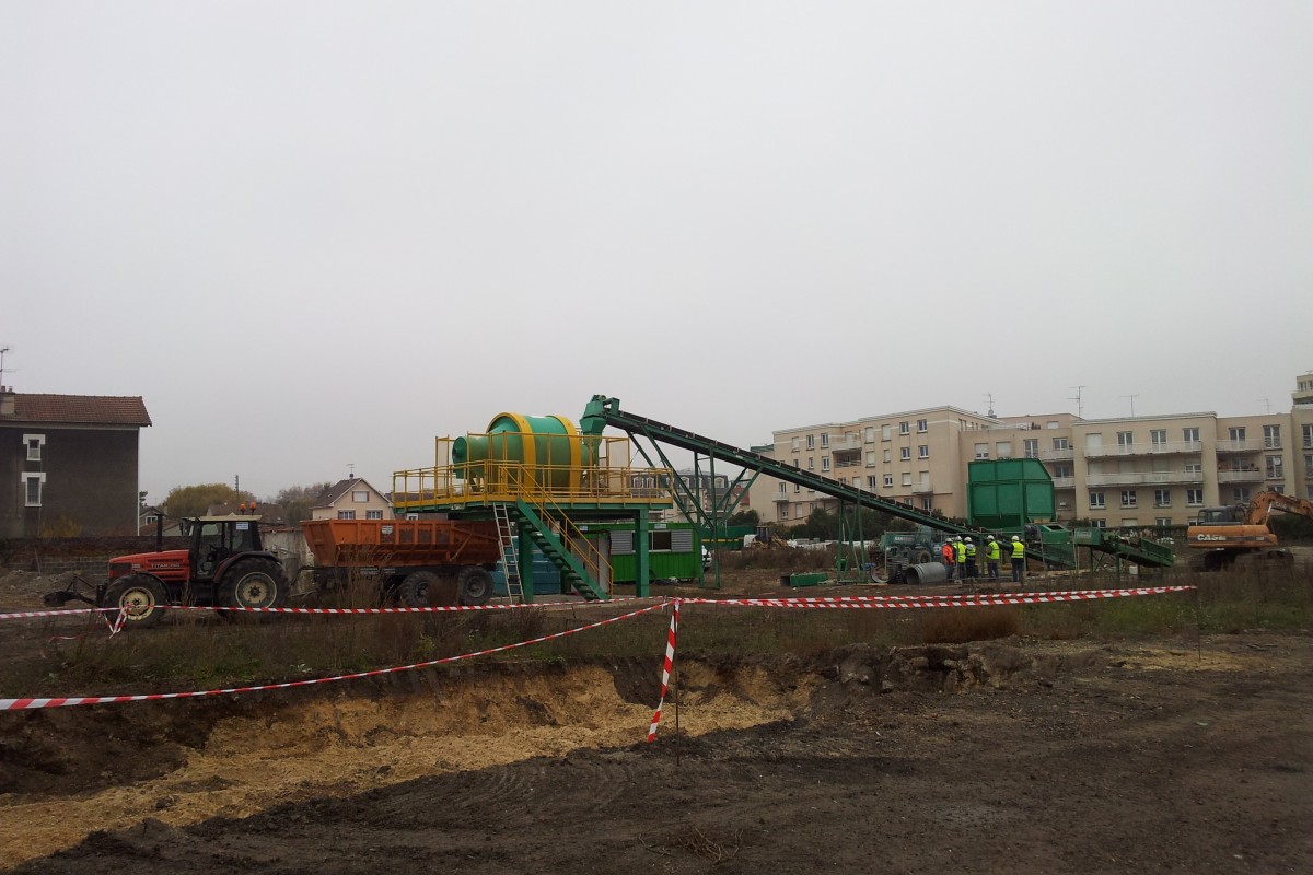 Excavation des terres et ventilation mécanique pour récupération solvants chlorés