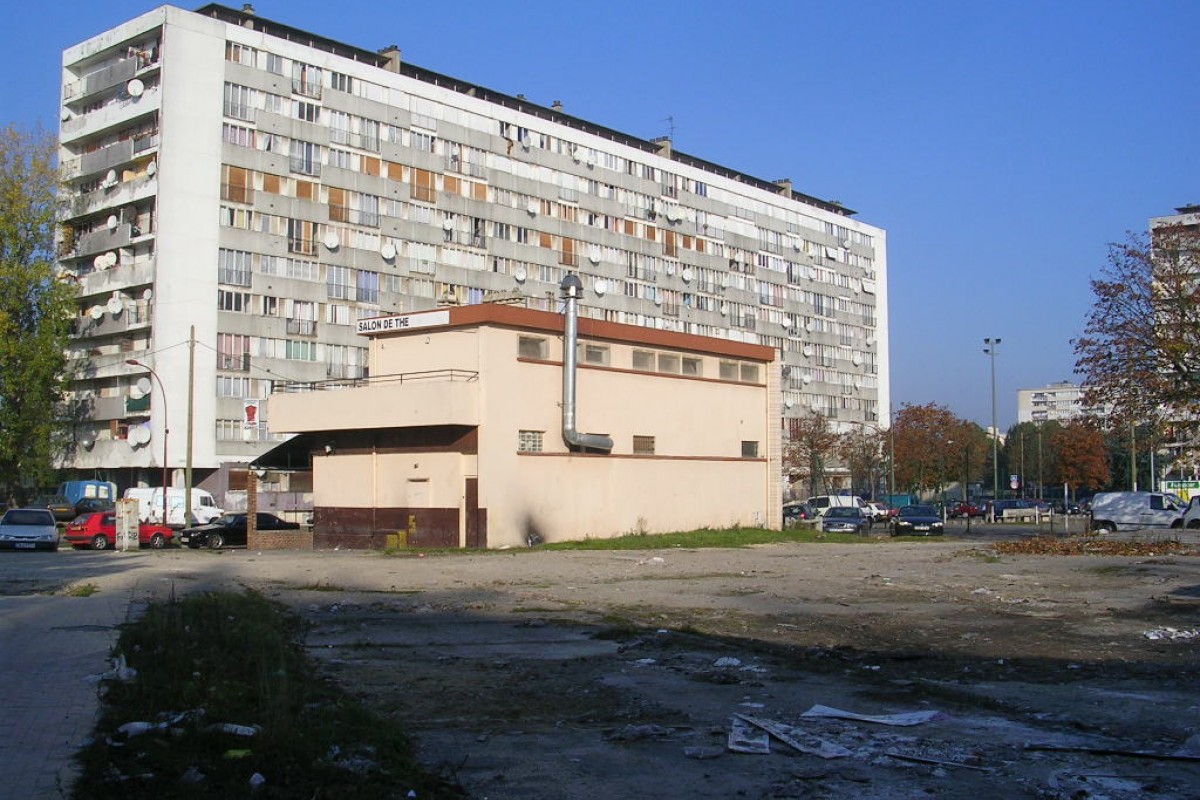 Entrée cité avant démolition